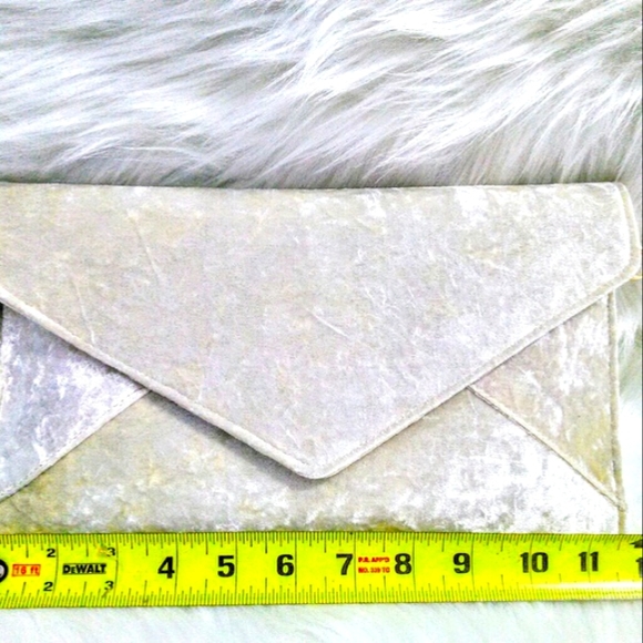(NEW)! Cute! Cream! Crush Velvet Clutch! :-) - Picture 4 of 12